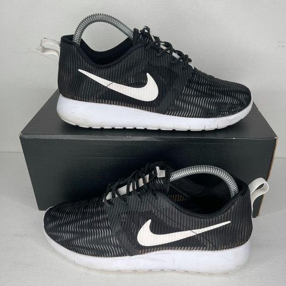 Nike Shoes - Nike Roshe One Flight Weight